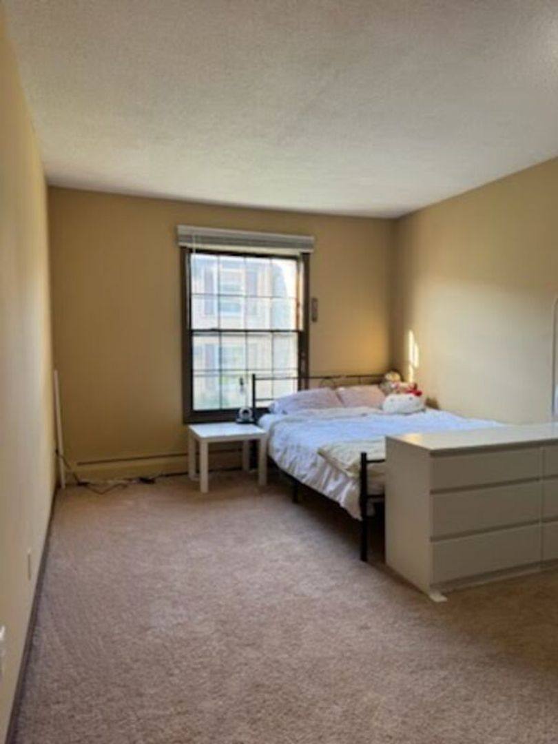 Apartment for rent at 930 Westbrooke Way, Hopkins, MN 55343