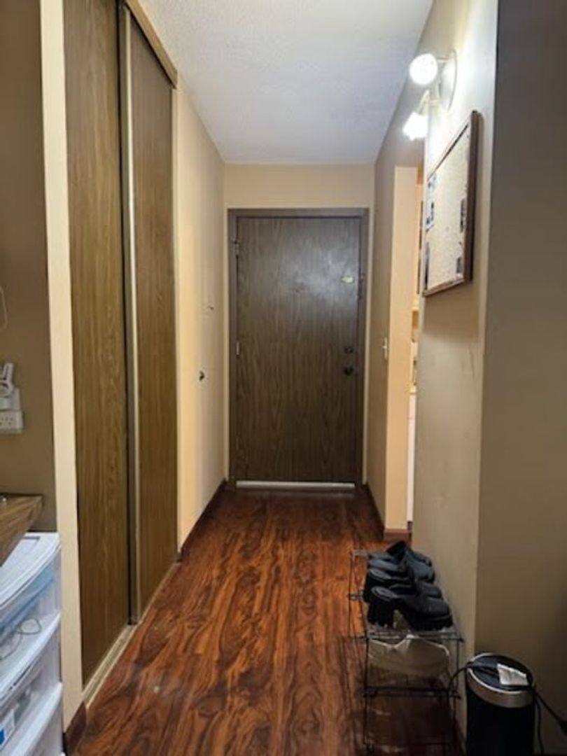 Apartment for rent at 930 Westbrooke Way, Hopkins, MN 55343
