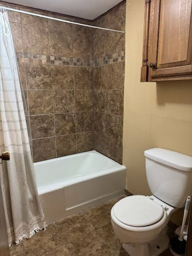 Apartment for rent at 930 Westbrooke Way, Hopkins, MN 55343