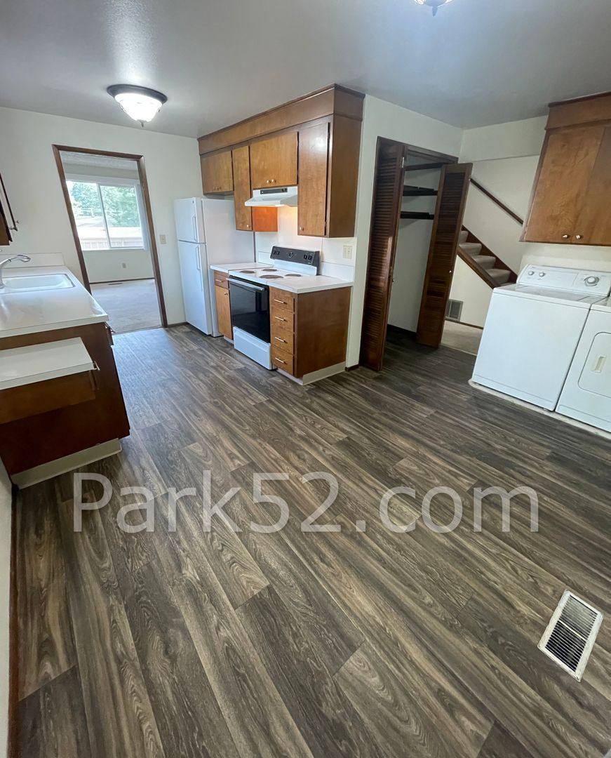 Townhouse for rent at 1446 Rainier Dr, Tacoma, WA 98466