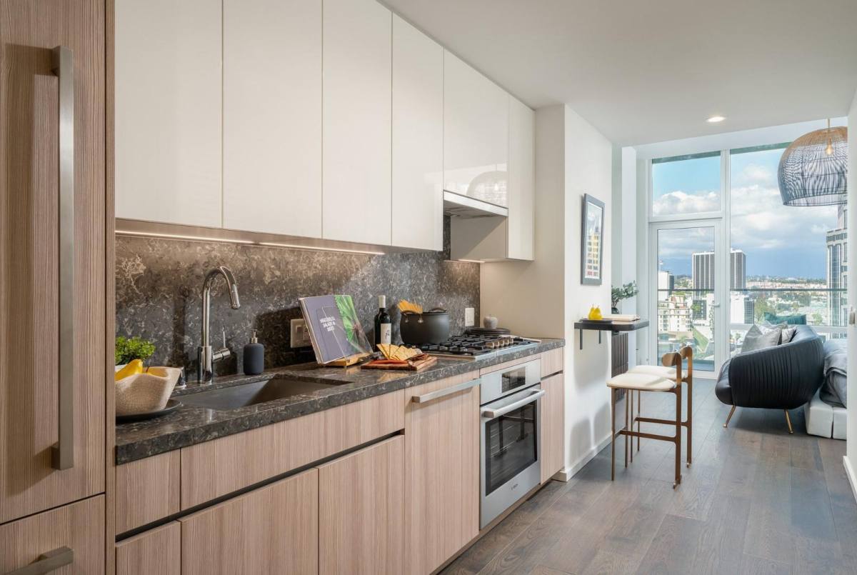Apartment for rent at 1000 W 8th St, Los Angeles, CA 90017