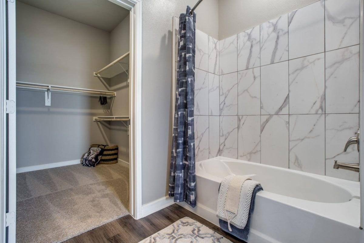 Apartment for rent at 1901 Knightsbridge Rd, Dallas, TX 75234