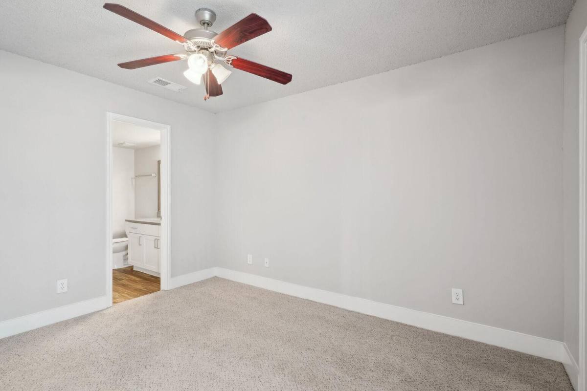 Apartment for rent at White Rock Hills, 8850 Ferguson Rd, Dallas, TX 75228