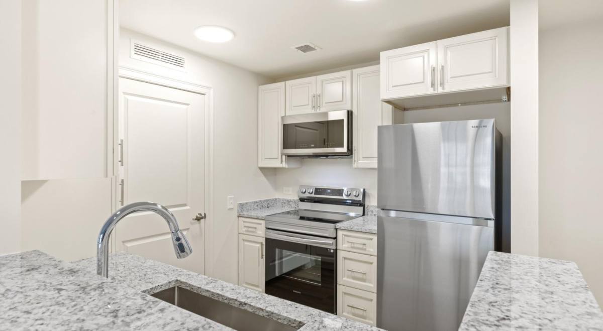 Apartment for rent at 1 Ridge Rd, Auburn, MA 01501