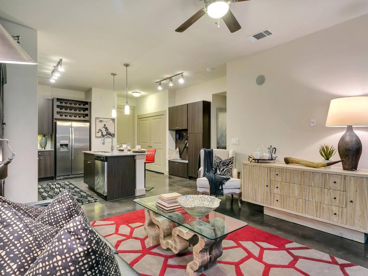 Apartment for rent at The Cayman Las Colinas, 1071 Lake Carolyn Parkway, Irving, TX 75039