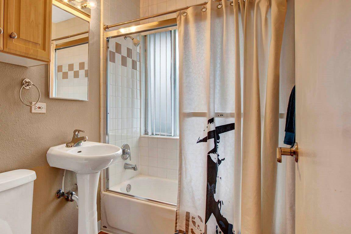 Apartment for rent at Capitol Towers, 1421 5th St Downtown, Sacramento, CA 95814