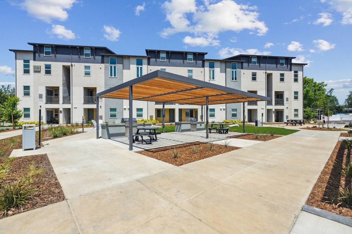 Apartment for rent at 230 Broadway, Sacramento, CA 95818