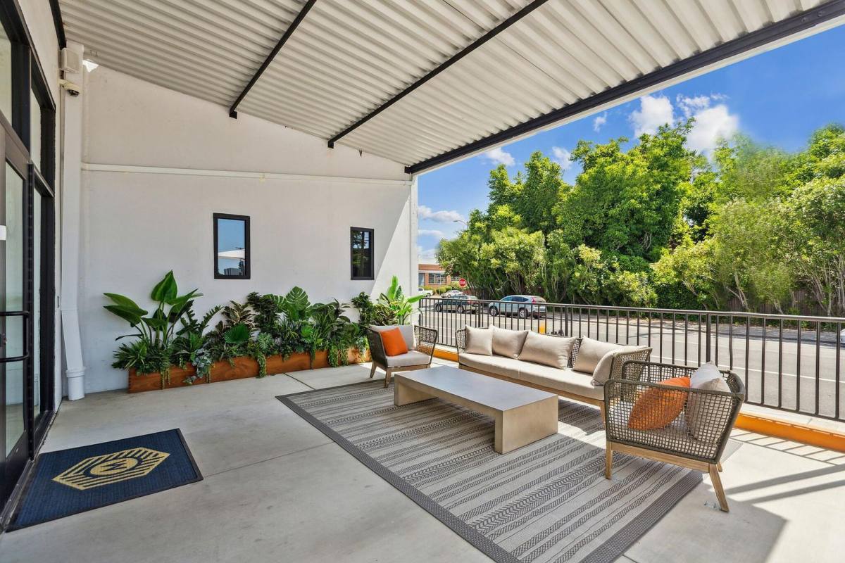 Apartment for rent at 230 Broadway, Sacramento, CA 95818