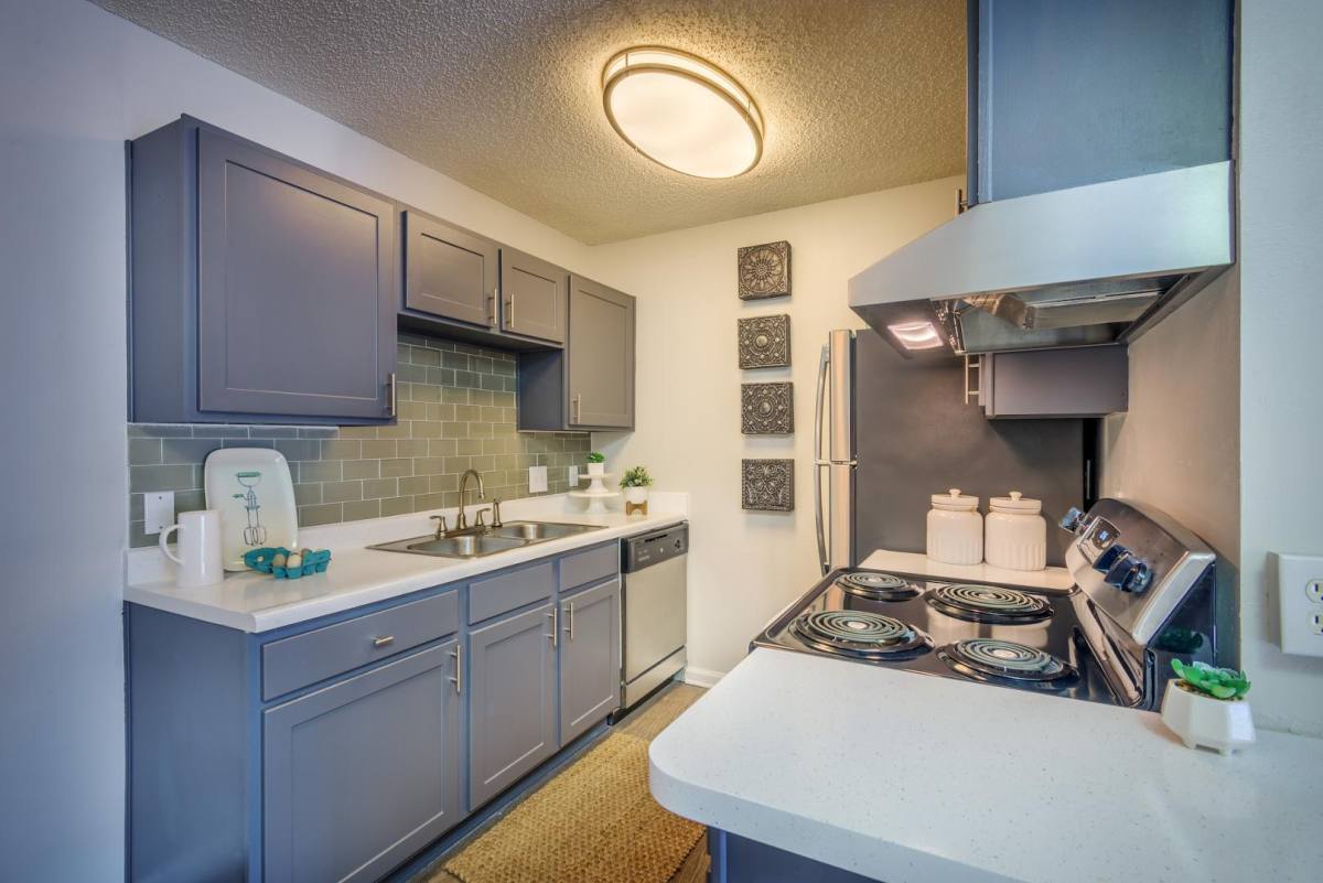 Apartment for rent at Colonial Village at Greystone, 9610 Stoney Glen Dr, Charlotte, NC 28227