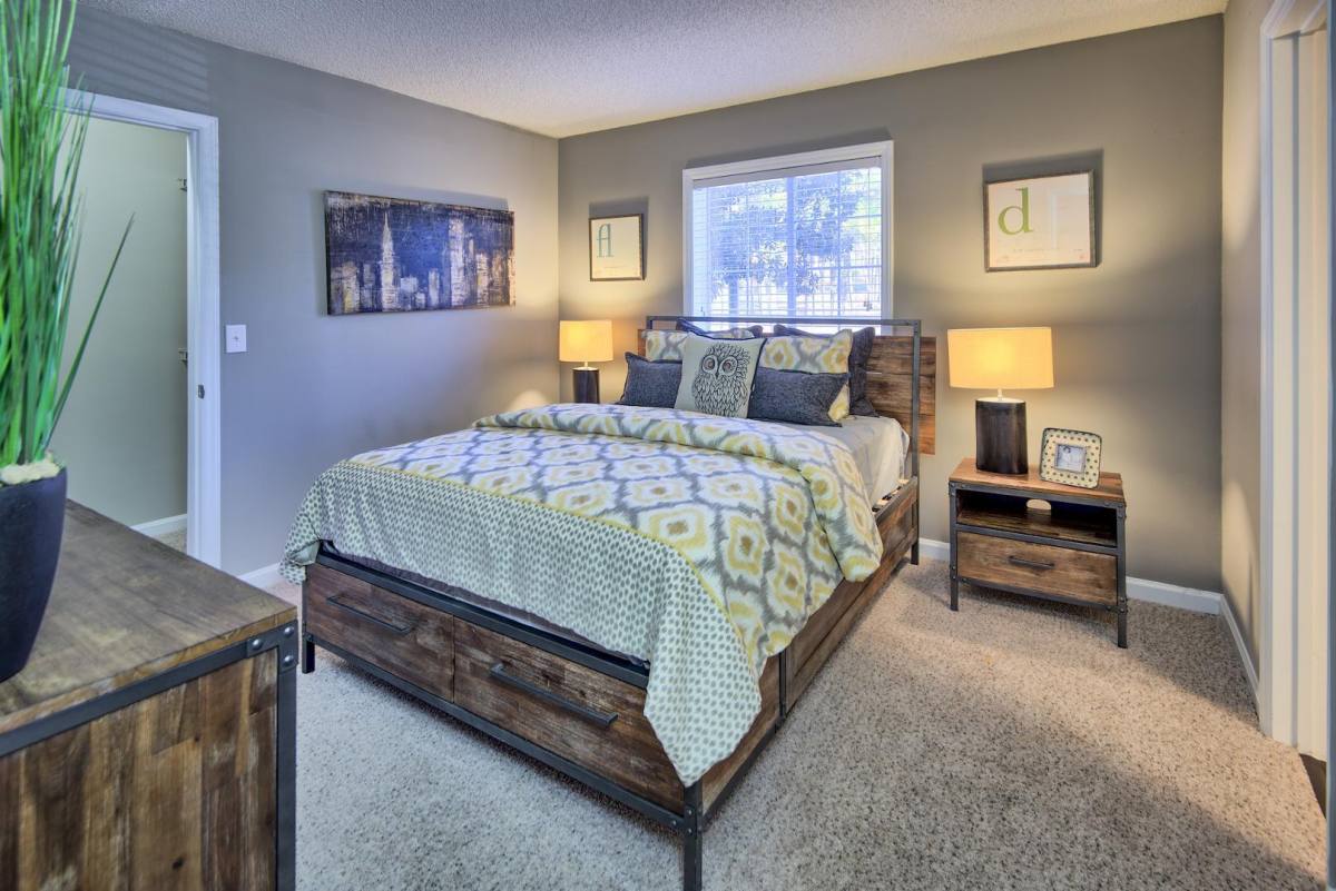 Apartment for rent at Colonial Village at Greystone, 9610 Stoney Glen Dr, Charlotte, NC 28227