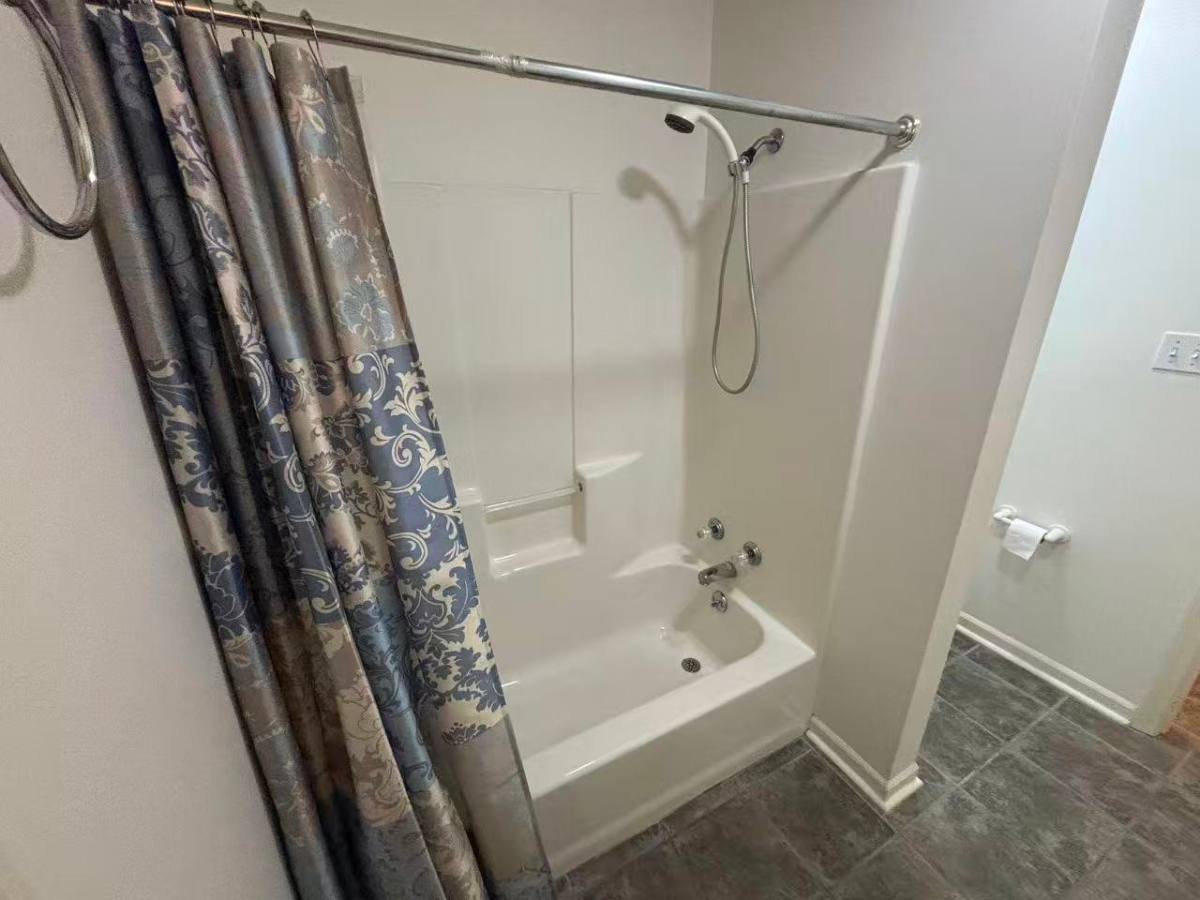 Apartment for rent at 211 Greenbriar Dr, Houma, LA 70364