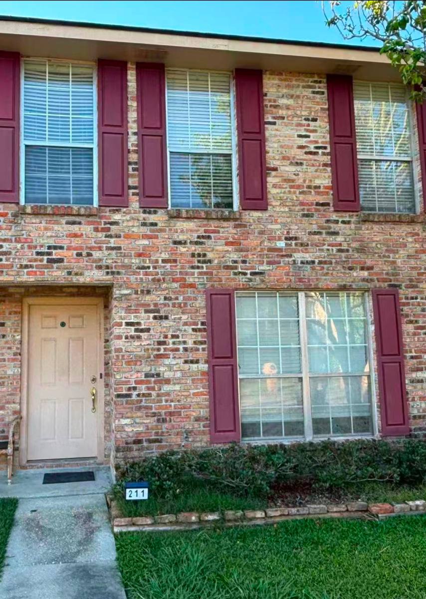 Apartment for rent at 211 Greenbriar Dr, Houma, LA 70364