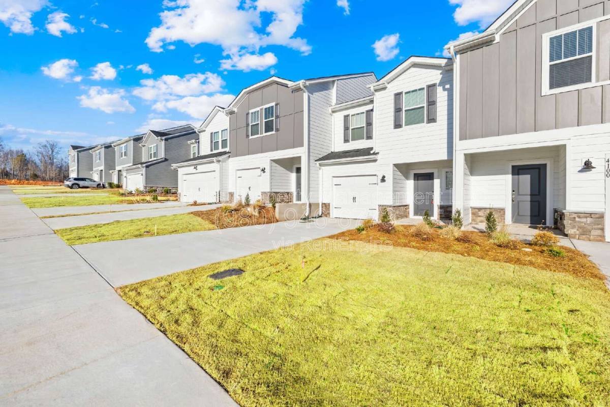 Townhouse for rent at 4110 County Down Ave, Kannapolis, NC 28081