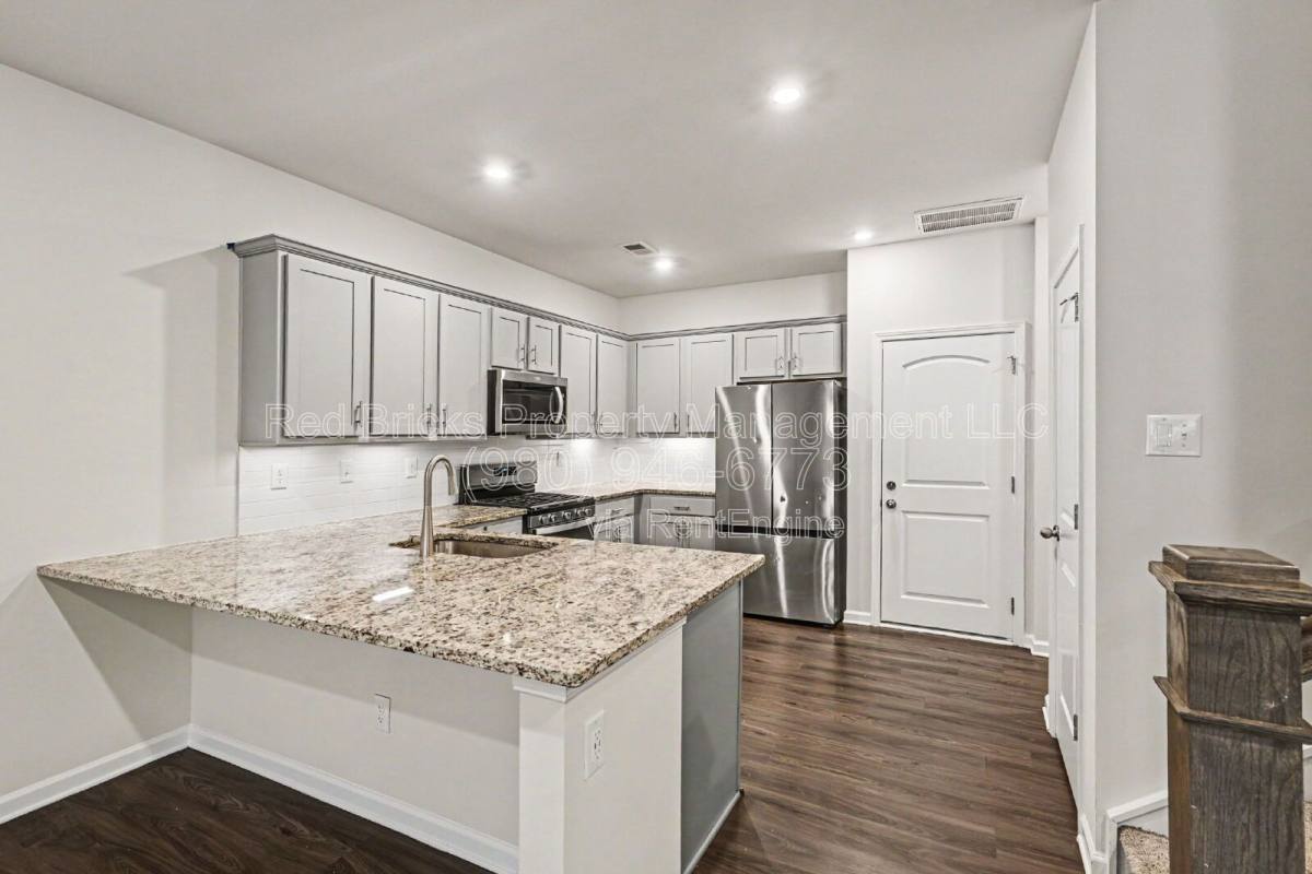 Townhouse for rent at 8009 Whitegrove Rd, Charlotte, NC 28227