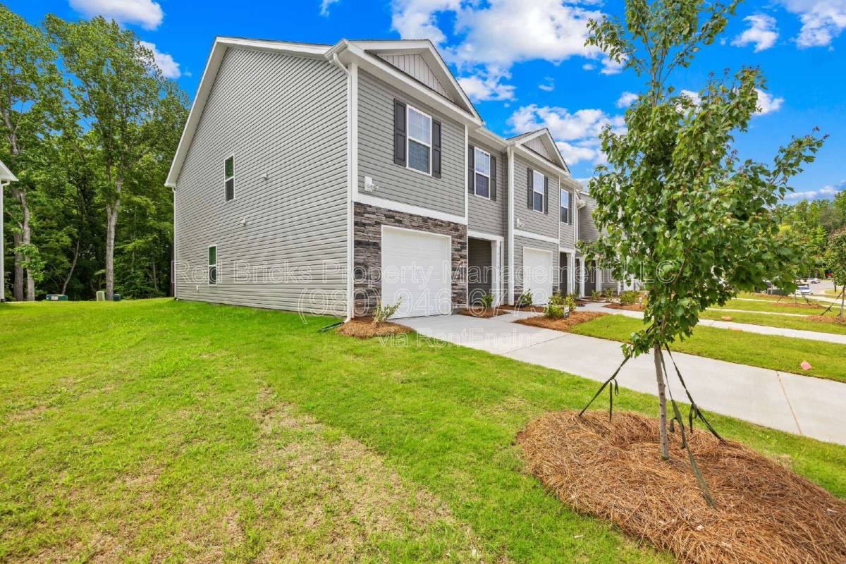 Townhouse for rent at 5150 Hyrule Dr, Charlotte, NC 28262