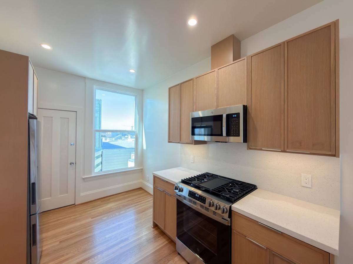 Apartment for rent at 1440 - 1450 Washington St, San Francisco, CA 94109