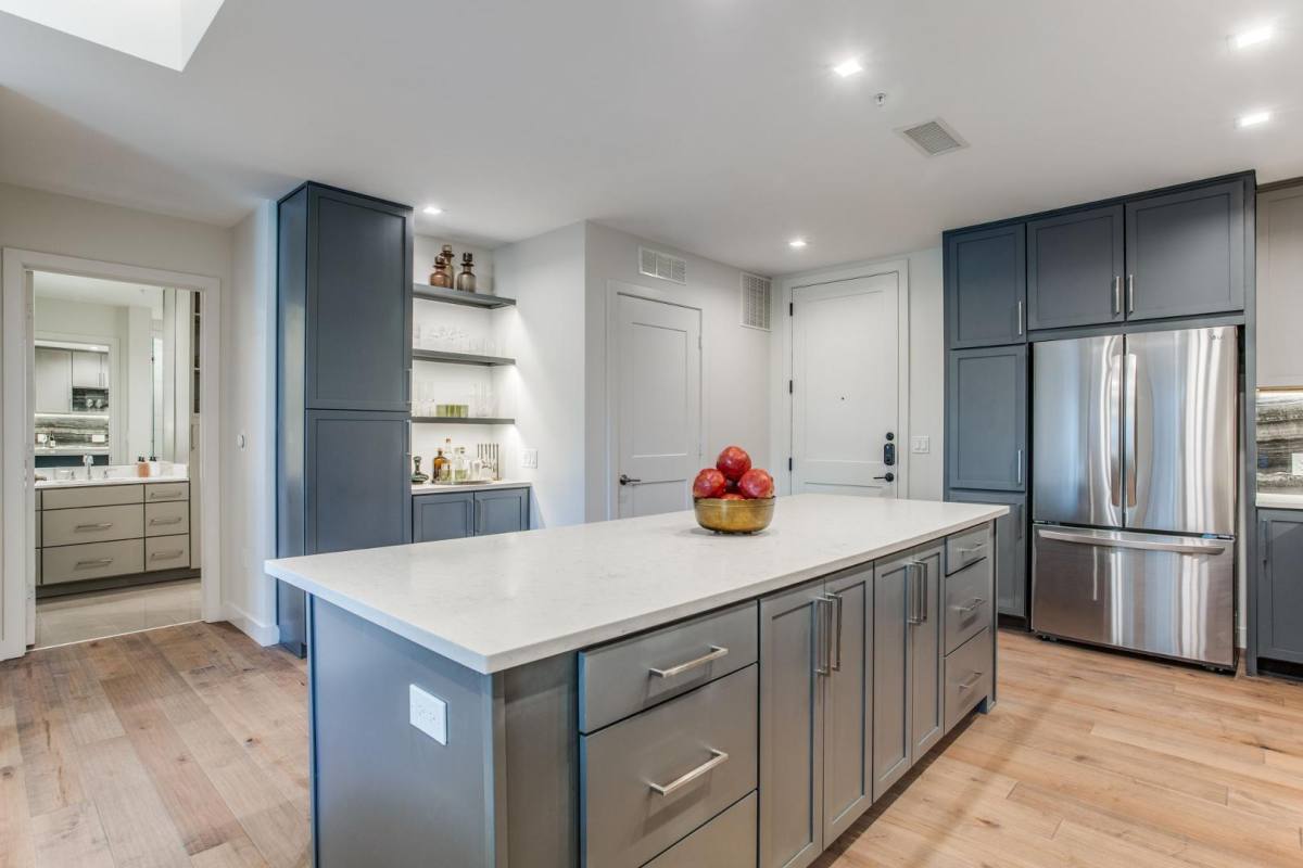 Apartment for rent at 315 S Cesar Chavez Blvd, Dallas, TX 75201