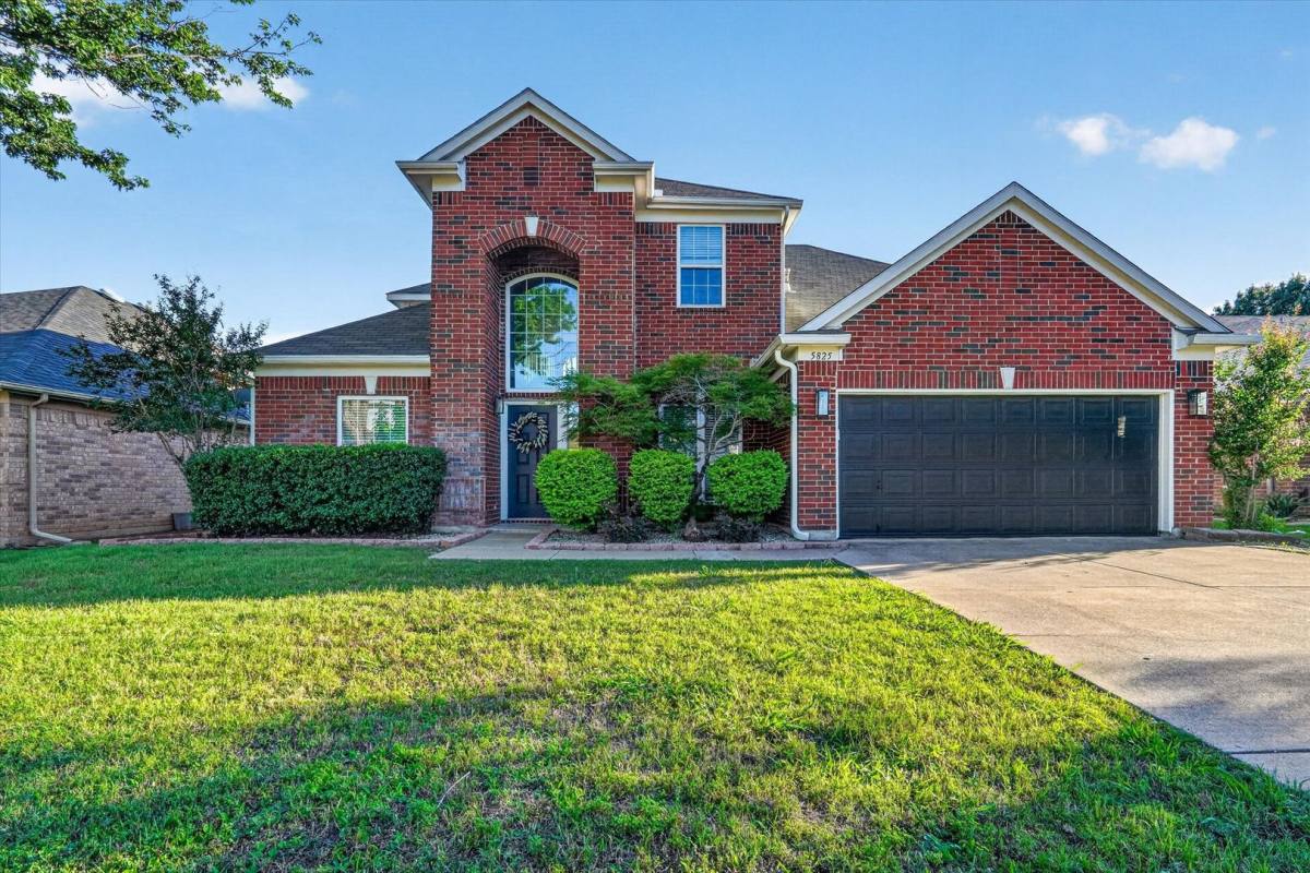House for rent at 5825 Rockport Lane, Fort Worth, TX 76137