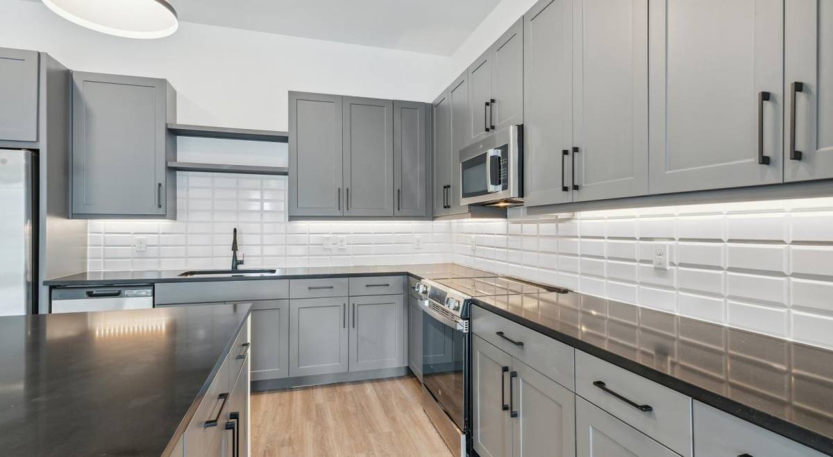 Apartment for rent at 2323 Plaza Blvd, Richardson, TX 75082