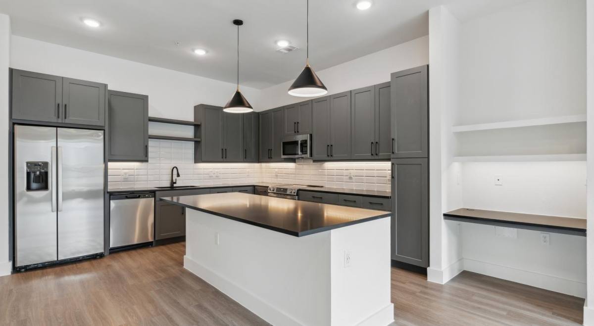 Apartment for rent at 2323 Plaza Blvd, Richardson, TX 75082