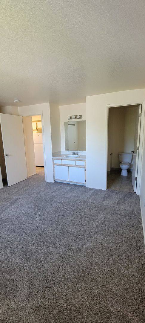 Apartment for rent at 430 Brittany Way NE, Salem, OR 97301