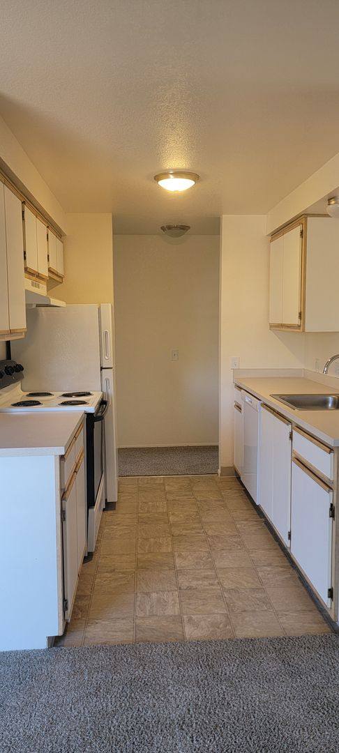 Apartment for rent at 430 Brittany Way NE, Salem, OR 97301