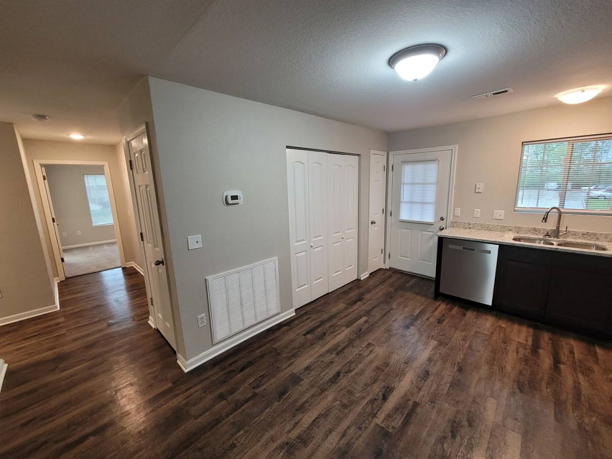 Apartment for rent at 1044 Hawthorne Village Dr, Warrenton, MO 63383