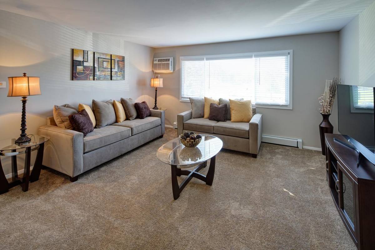 Apartment for rent at Woodlands of Crest Hill, 1615 Arbor Lane, Crest Hill, IL 60403