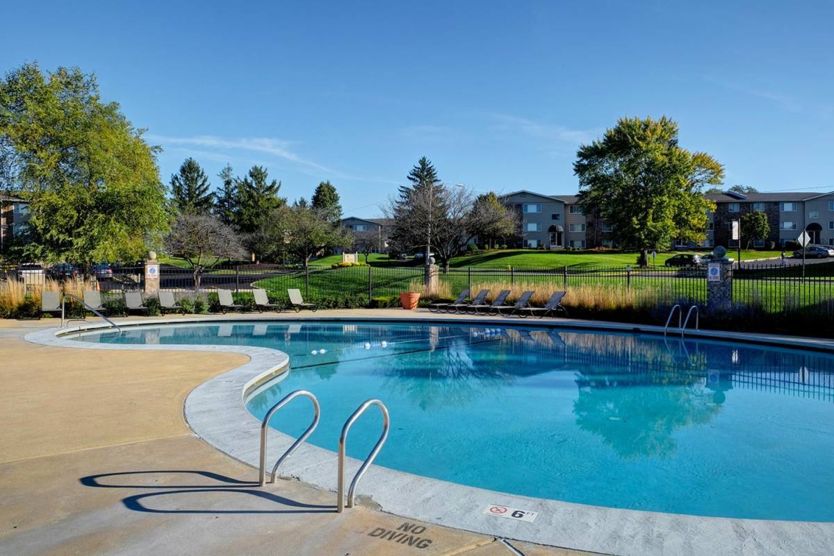 Apartment for rent at Woodlands of Crest Hill, 1615 Arbor Lane, Crest Hill, IL 60403