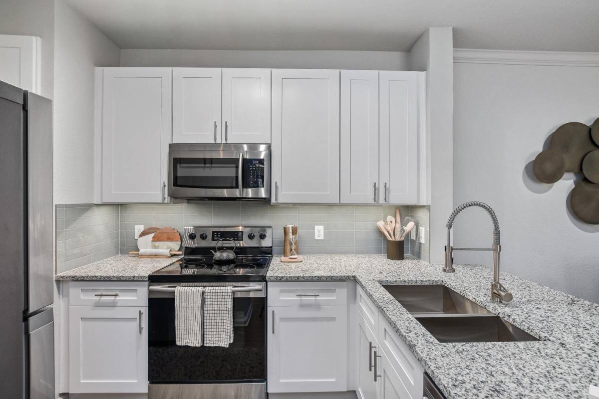 Apartment for rent at 7001 W Parker Rd, Plano, TX 75093