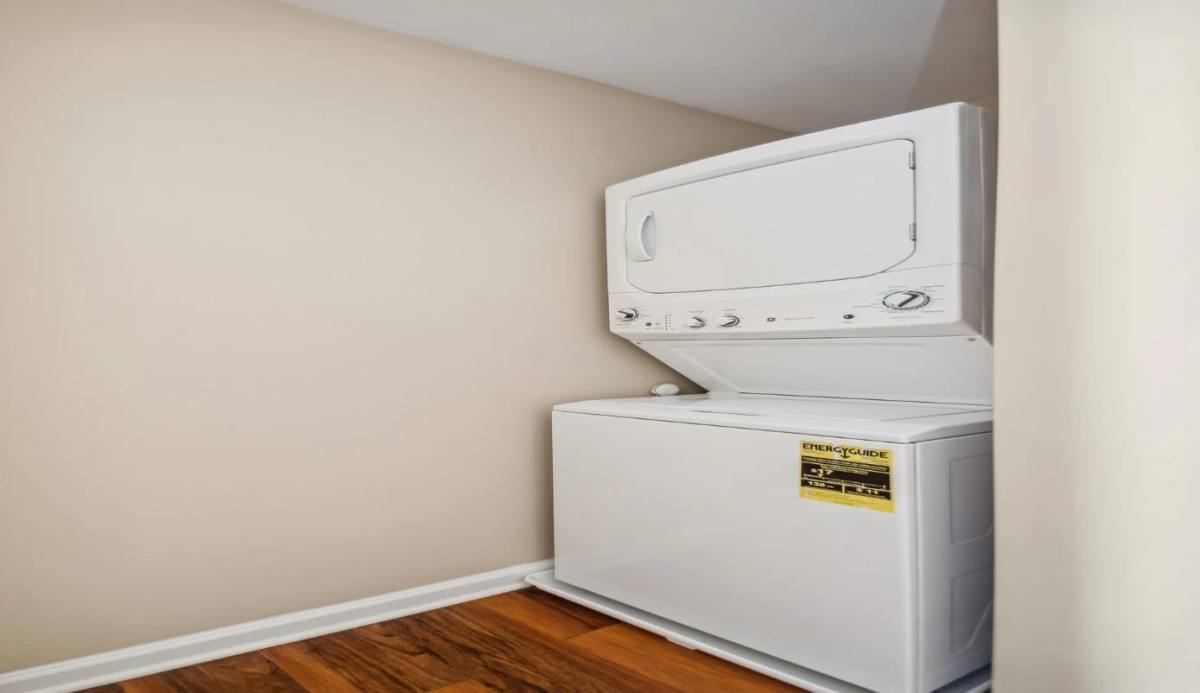 Apartment for rent at Willow Bend, 2850 Southampton Dr, Rolling Meadows, IL 60008