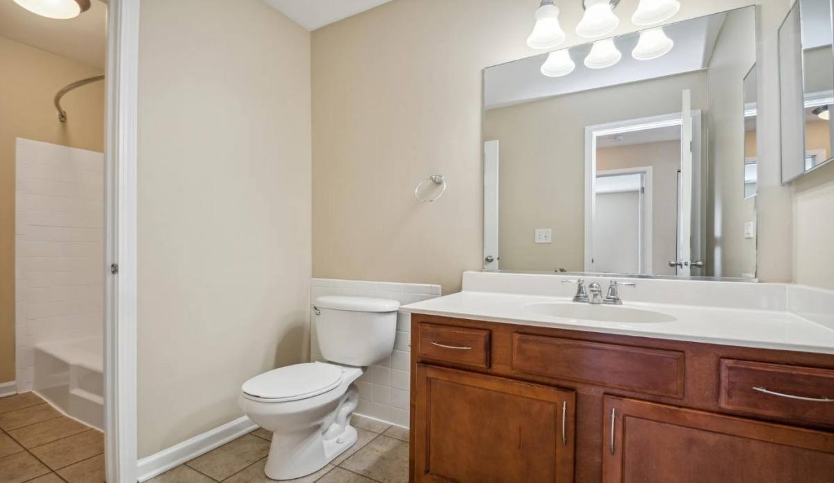 Apartment for rent at Willow Bend, 2850 Southampton Dr, Rolling Meadows, IL 60008