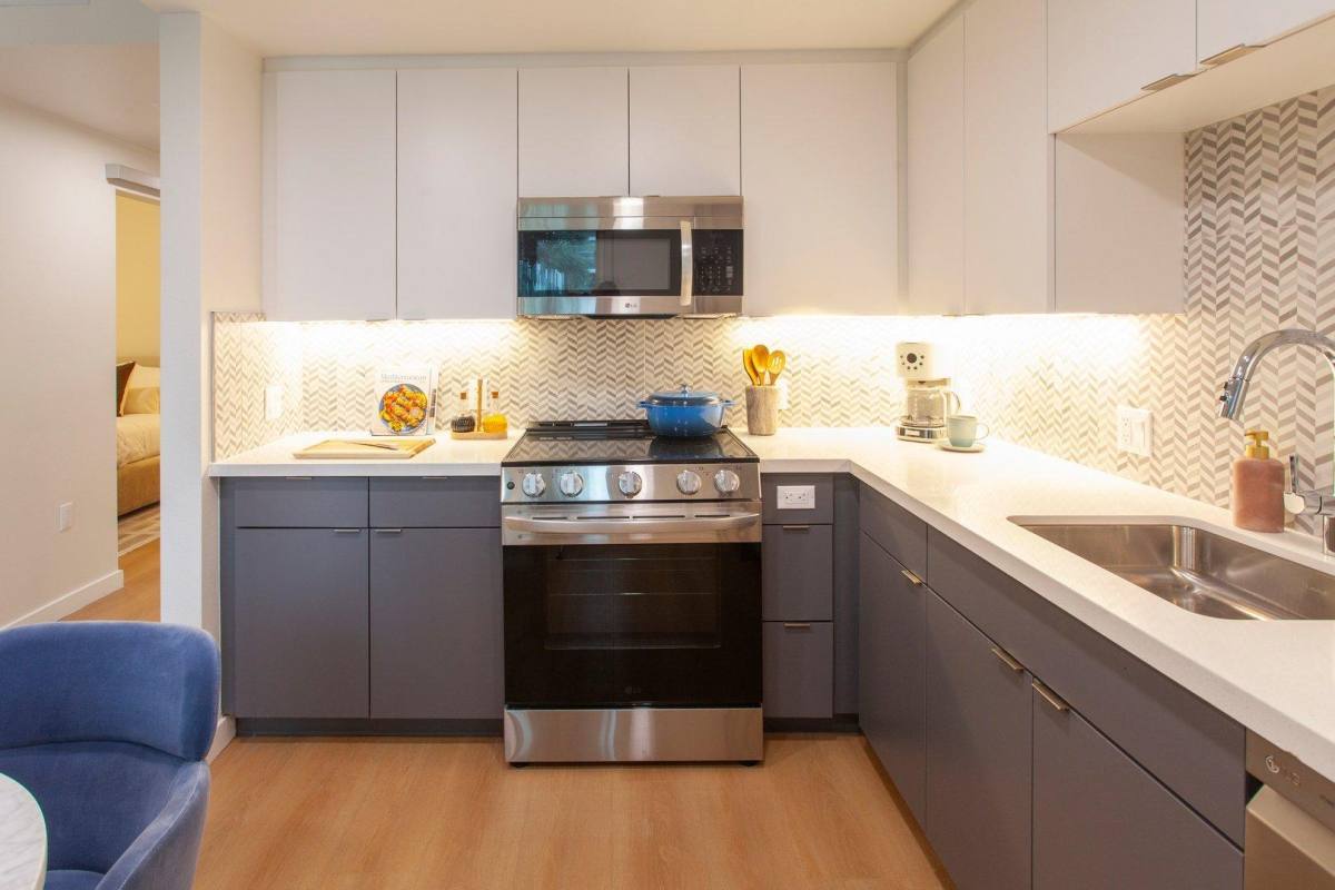 Apartment for rent at 7019 Canoga Ave, Canoga Park, CA 91303