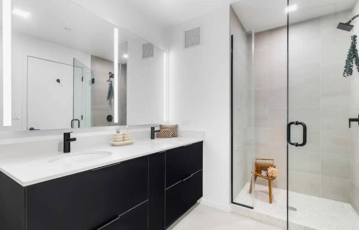 Apartment for rent at 225 N Elizabeth St, Chicago, IL 60607