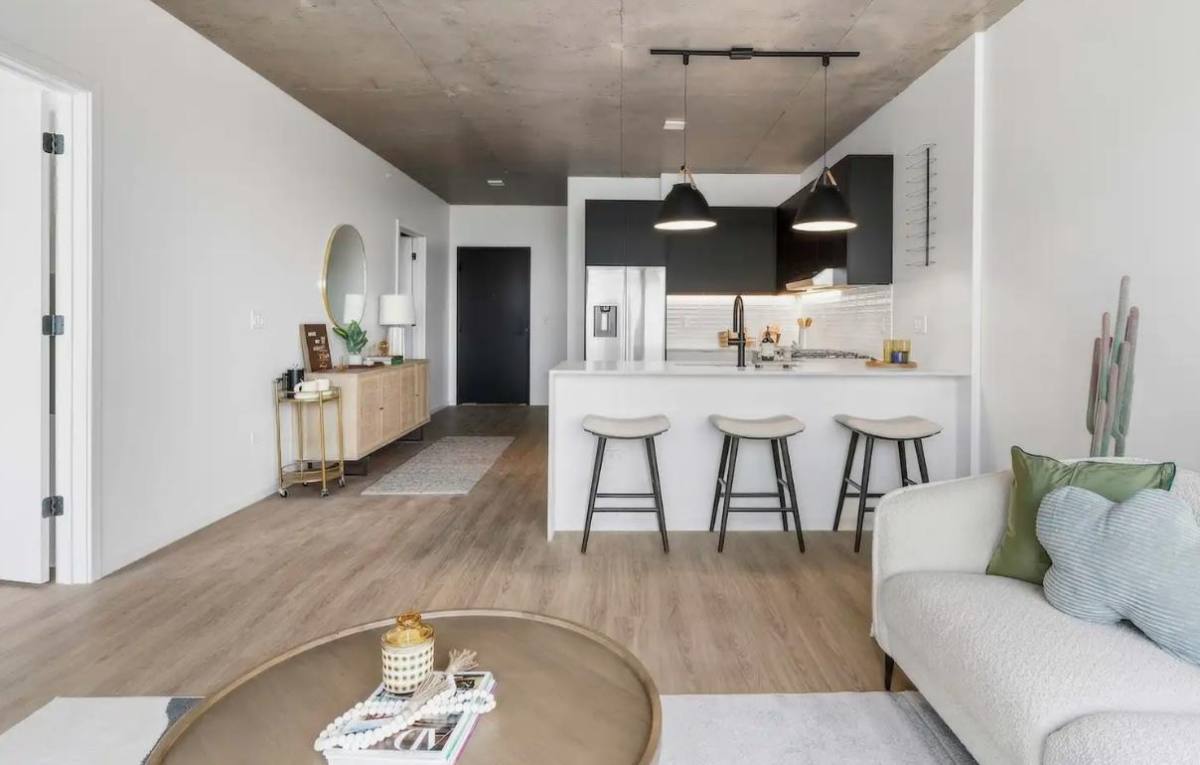 Apartment for rent at 225 N Elizabeth St, Chicago, IL 60607