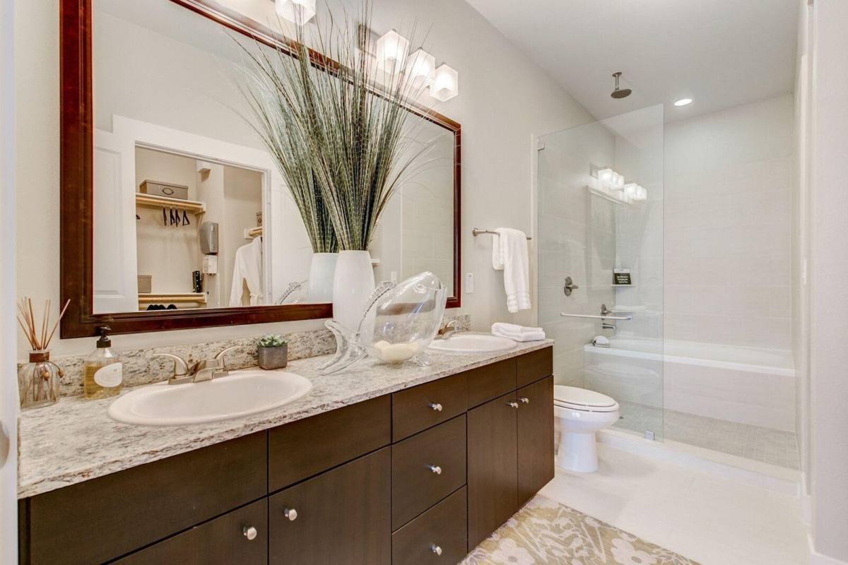 Apartment for rent at Cortland Waters Edge Apartment Homes, 850 Lake Carolyn Parkway, Irving, TX 75039
