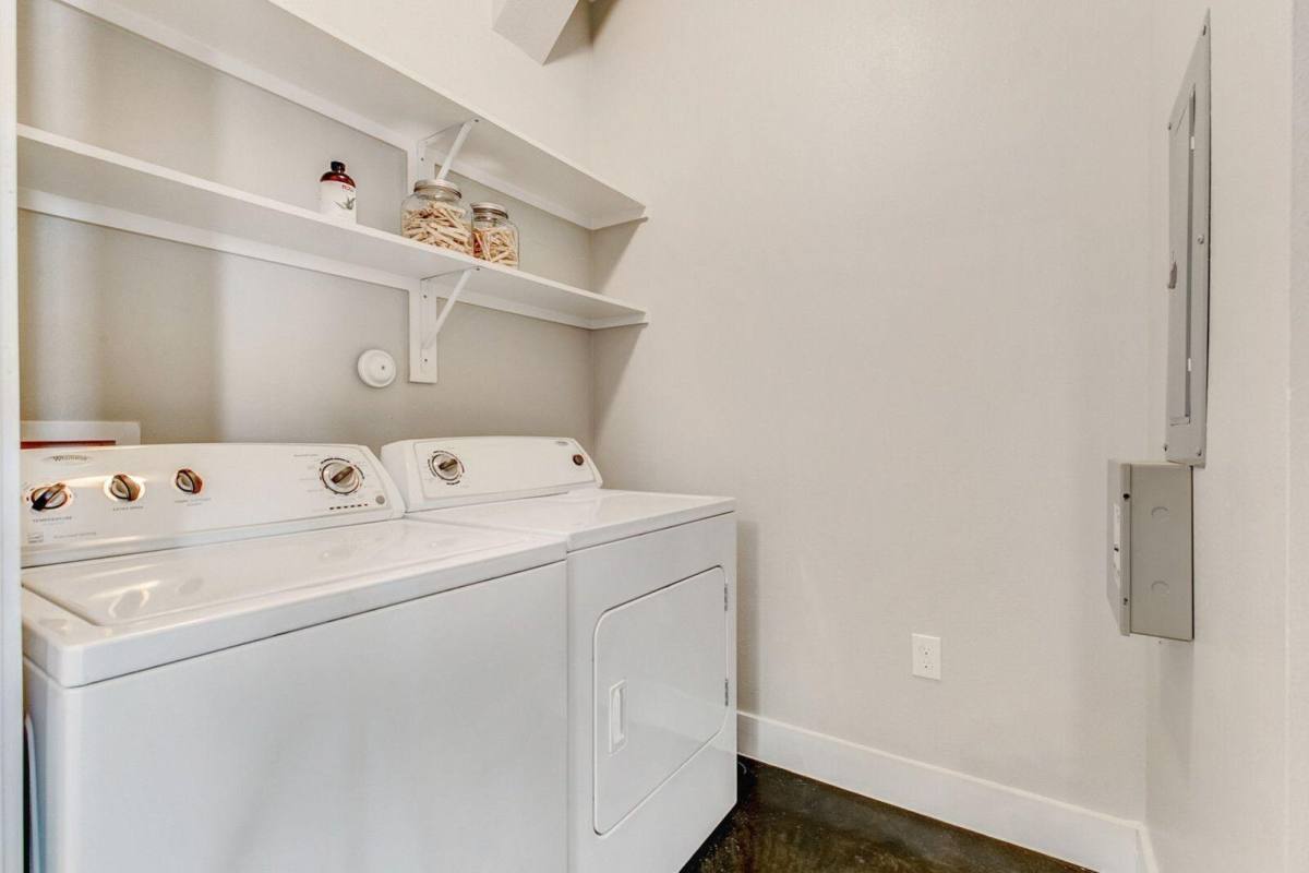 Apartment for rent at Cortland Waters Edge Apartment Homes, 850 Lake Carolyn Parkway, Irving, TX 75039