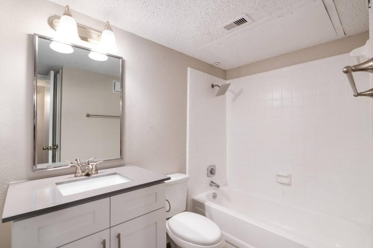 Apartment for rent at Lakewood Greens Apartment Homes, 7150 E Grand Ave, Dallas, TX 75223