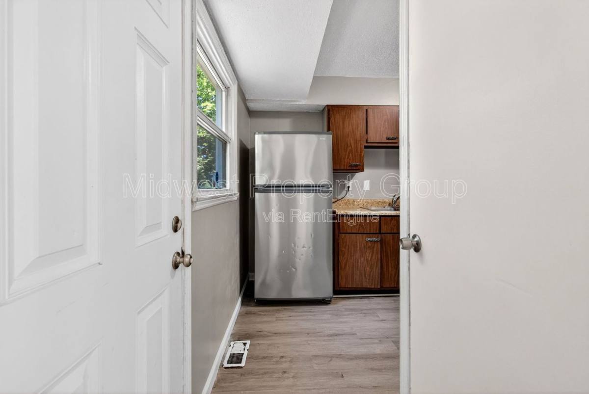House for rent at 345 Caithness Rd, Saint Louis, MO 63137