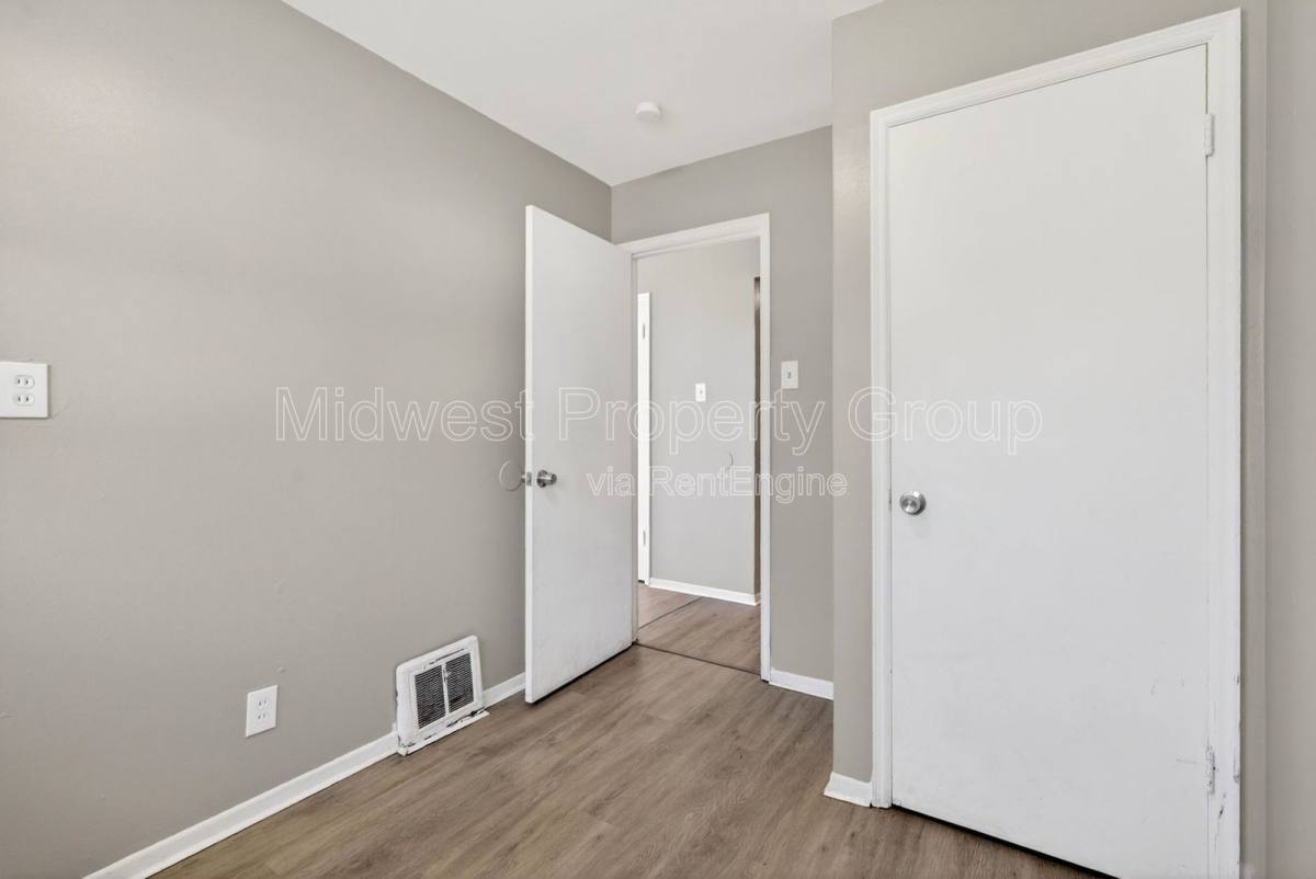 House for rent at 345 Caithness Rd, St. Louis, MO 63137