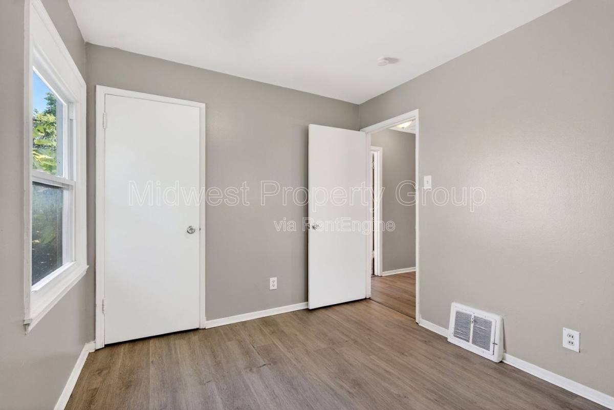 House for rent at 345 Caithness Rd, St. Louis, MO 63137