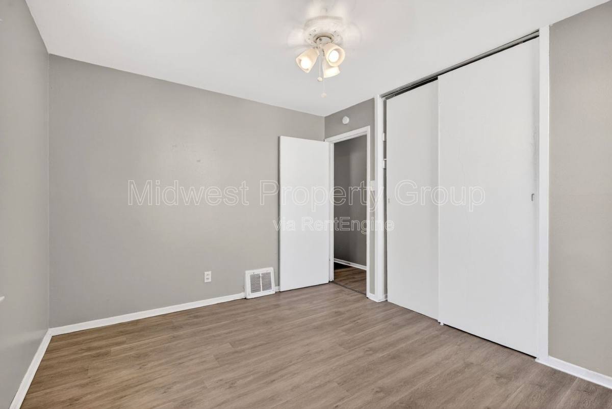 House for rent at 345 Caithness Rd, St. Louis, MO 63137