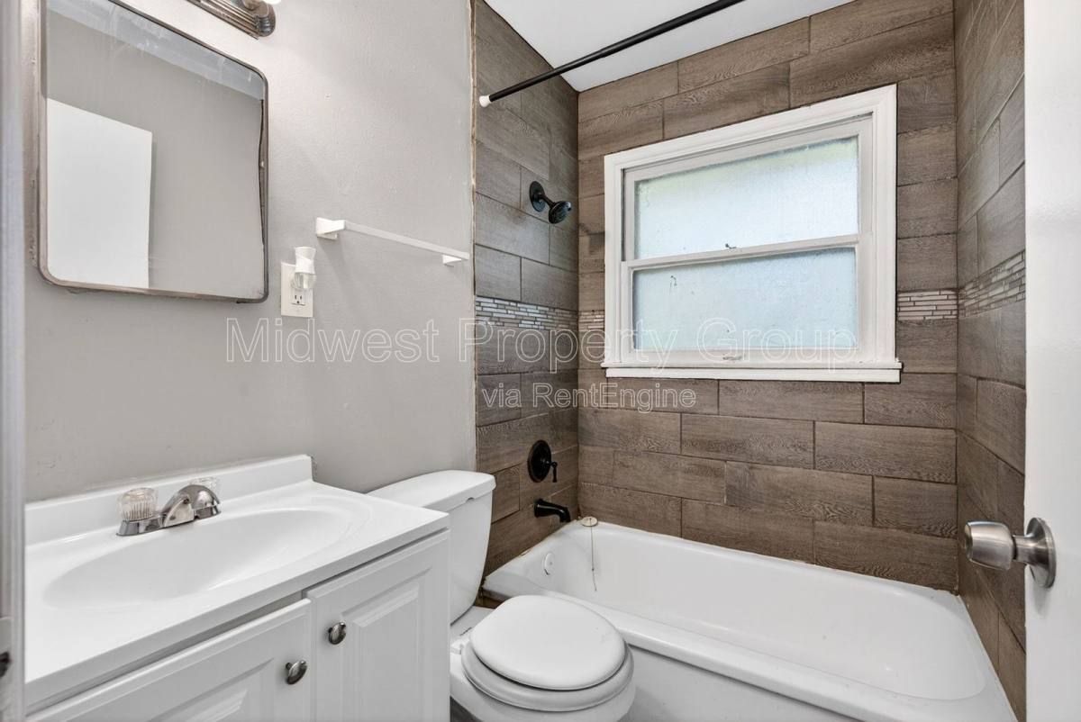 House for rent at 345 Caithness Rd, St. Louis, MO 63137