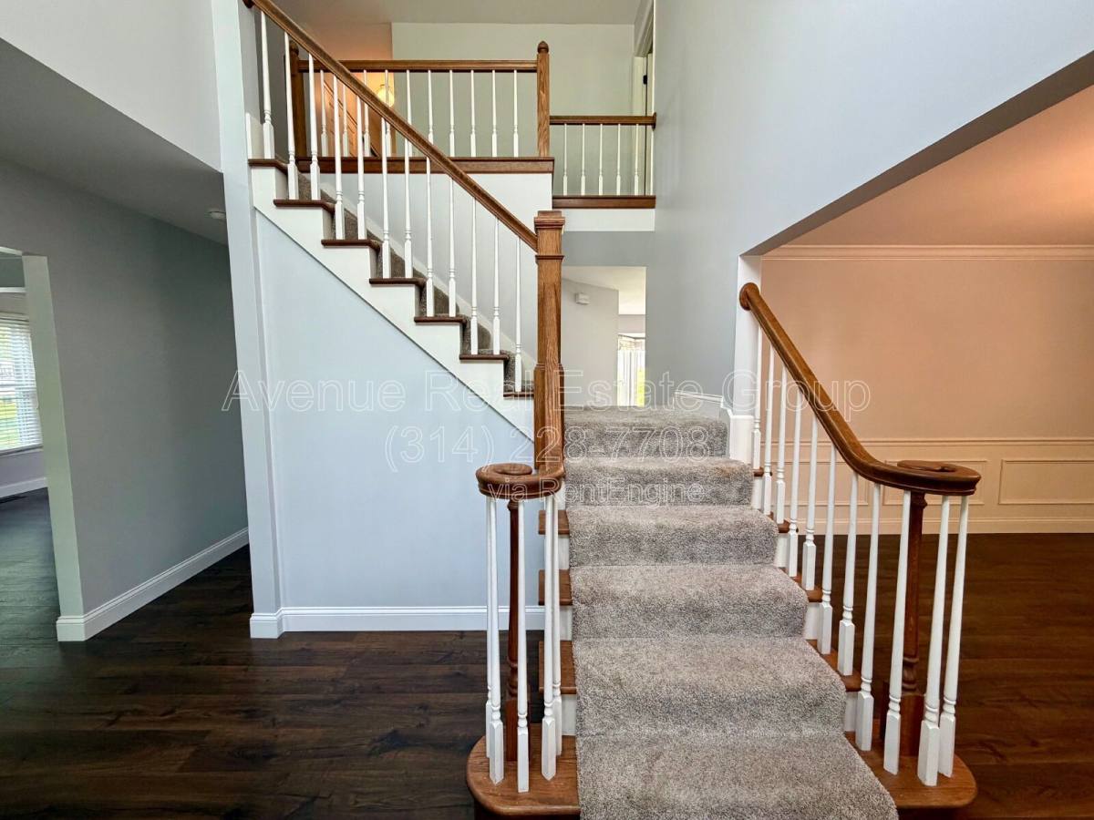 House for rent at 15812 Cedarmill Dr, Chesterfield, MO 63017