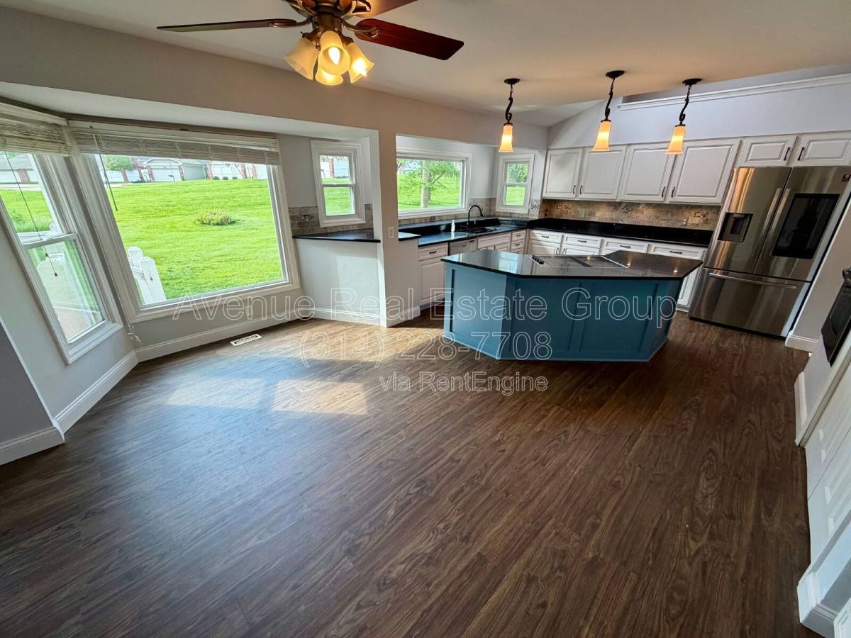 House for rent at 15812 Cedarmill Dr, Chesterfield, MO 63017