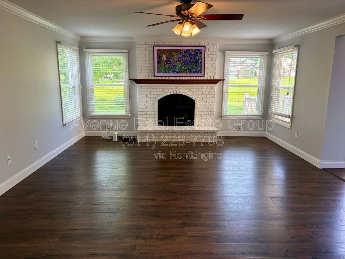 House for rent at 15812 Cedarmill Dr, Chesterfield, MO 63017