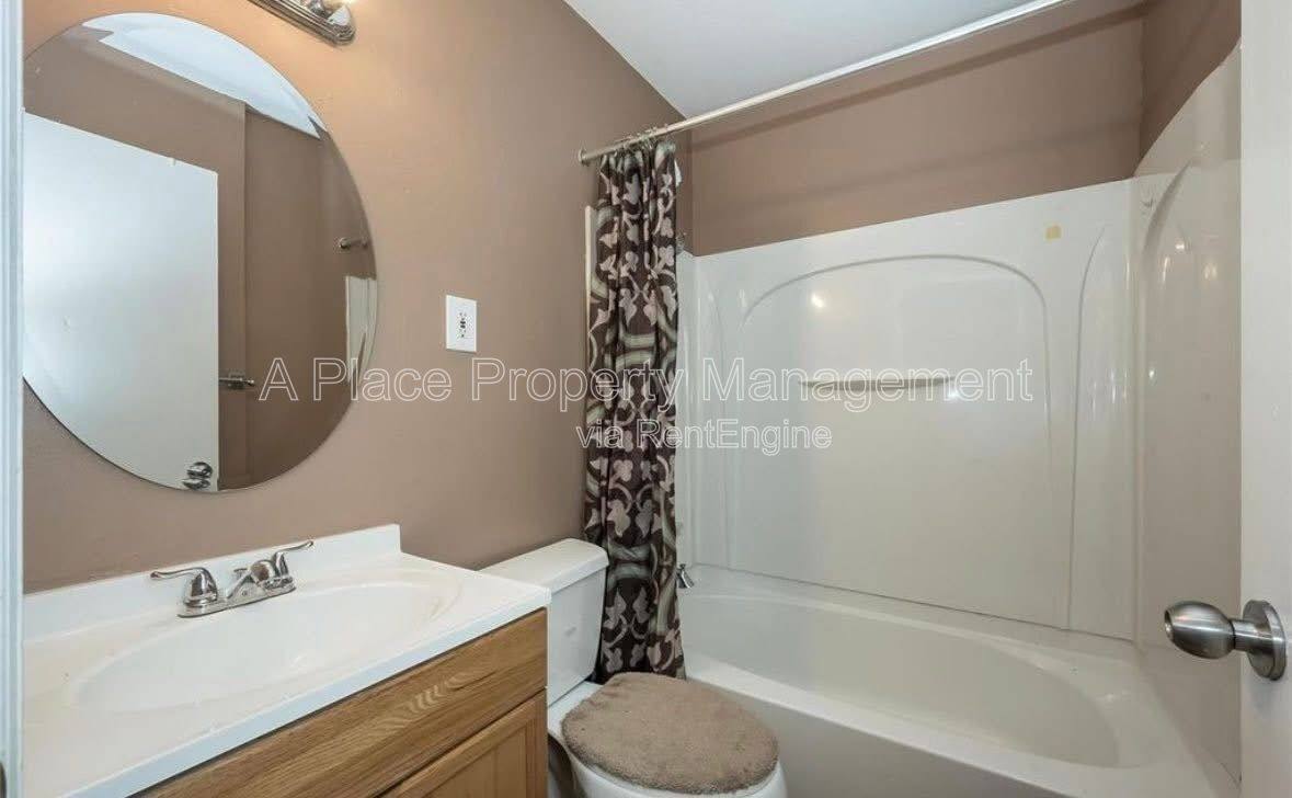 House for rent at 325 Caithness Rd, Saint Louis, MO 63137