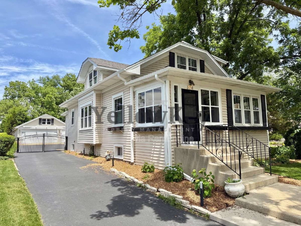 House for rent at 376 Hill Ave, Glen Ellyn, IL 60137