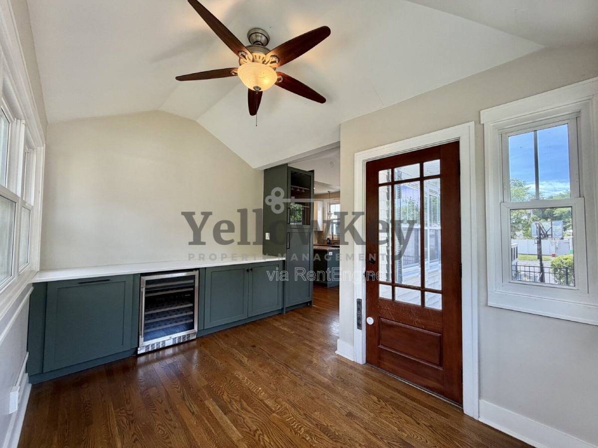 House for rent at 376 Hill Ave, Glen Ellyn, IL 60137