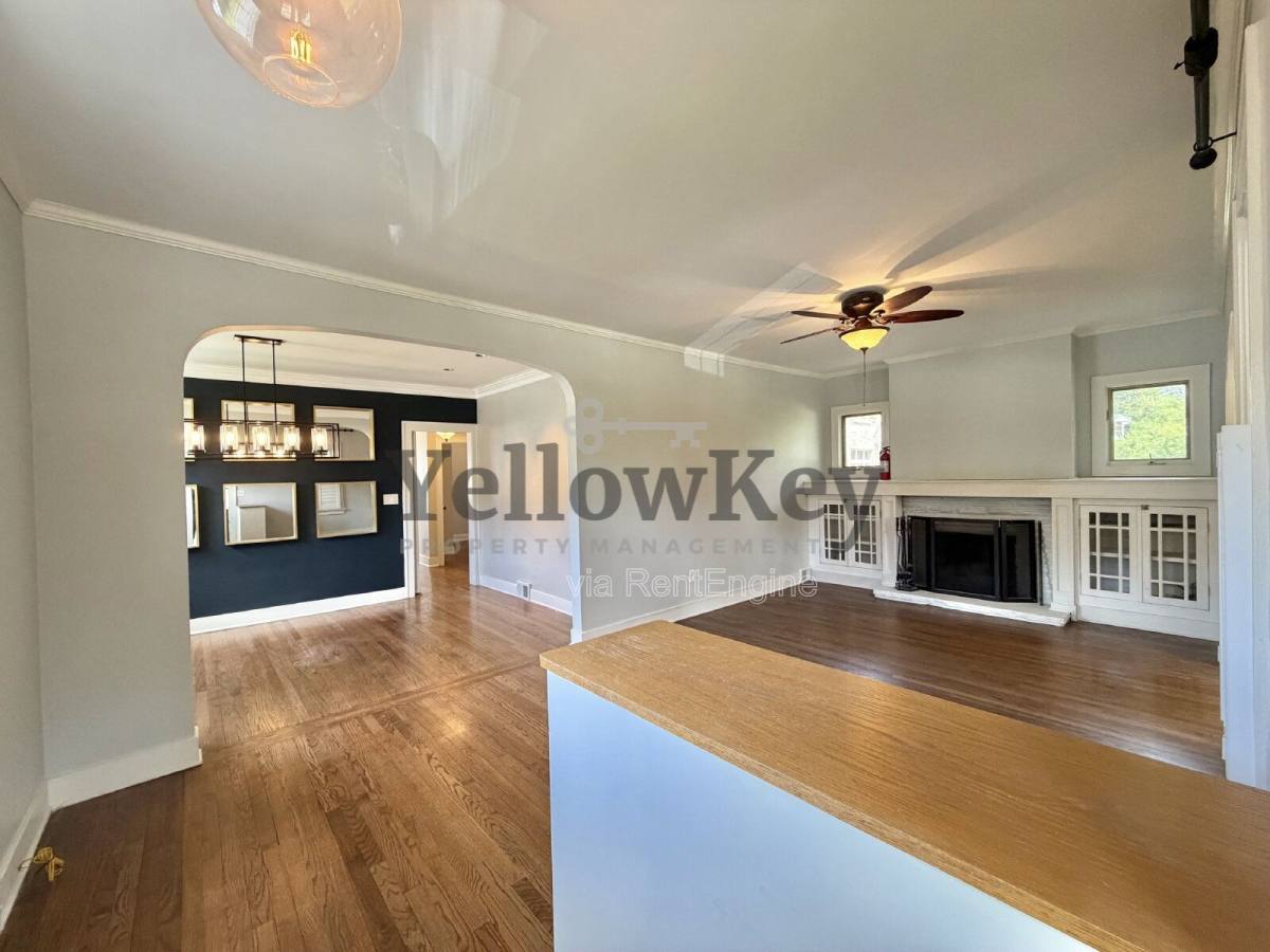 House for rent at 376 Hill Ave, Glen Ellyn, IL 60137